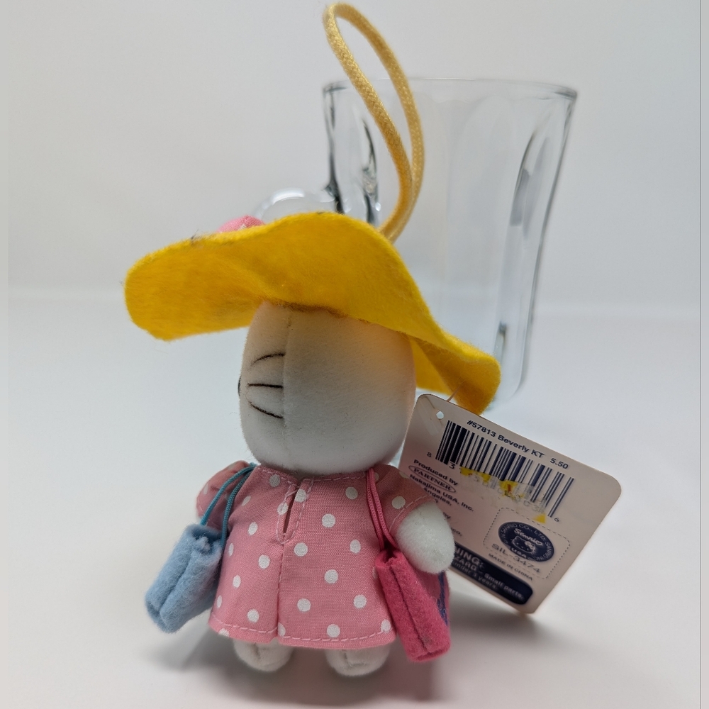 Unique Find - Beverly Hills Hello Kitty bag charm - Picture 5 of 8
